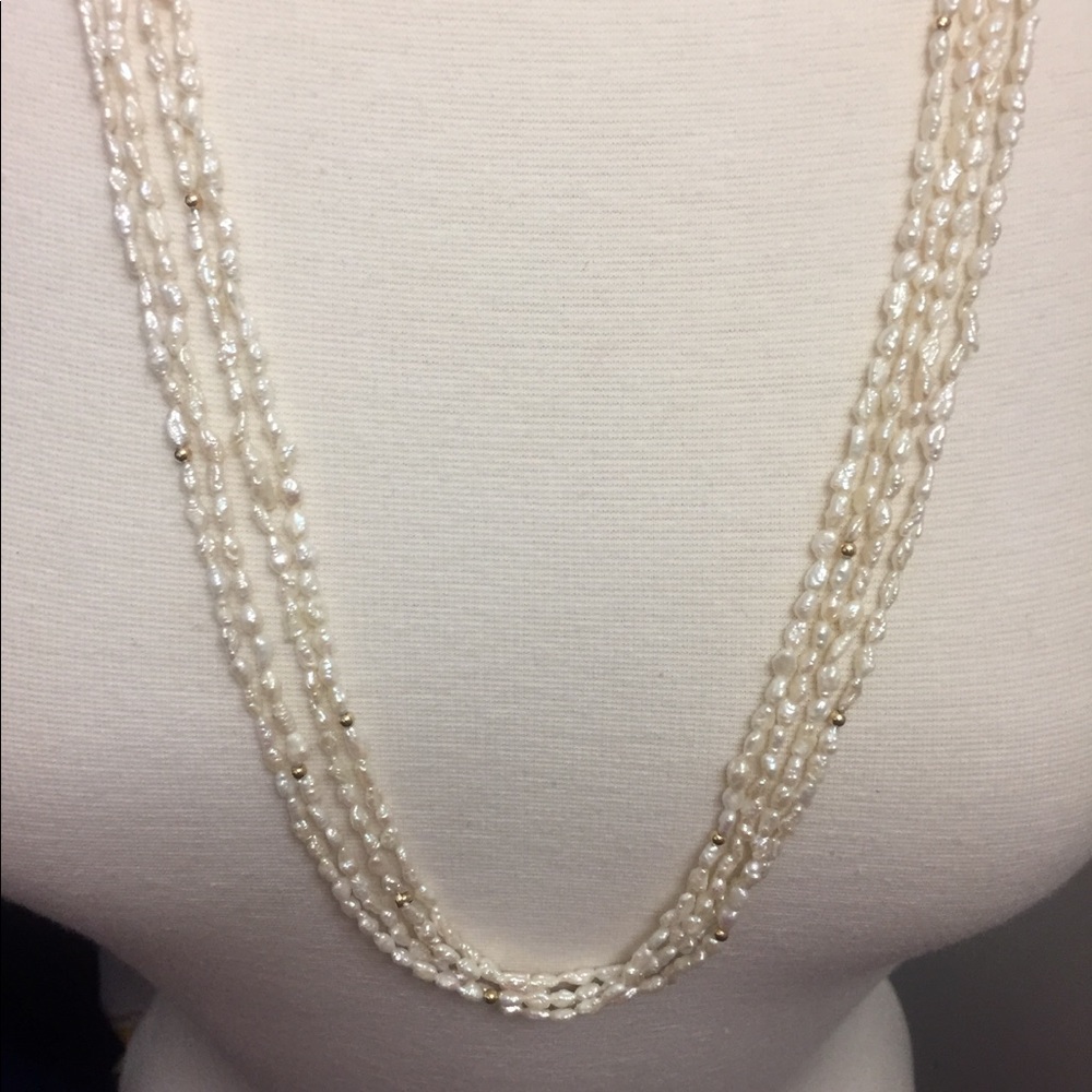 Beautiful pearl necklace 4 strands
